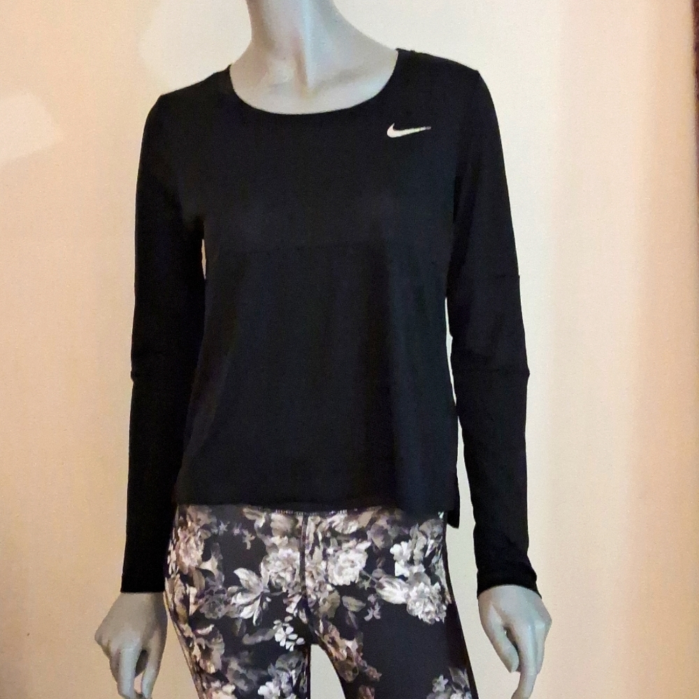 Nike Sweat-Wicking Breeze Shirt